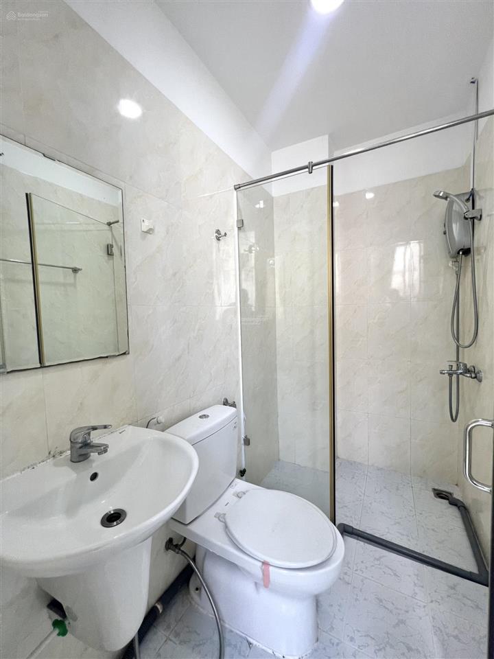 Phòng thoáng, mặt tiền đường lớn gần vạn hạnh mall q10