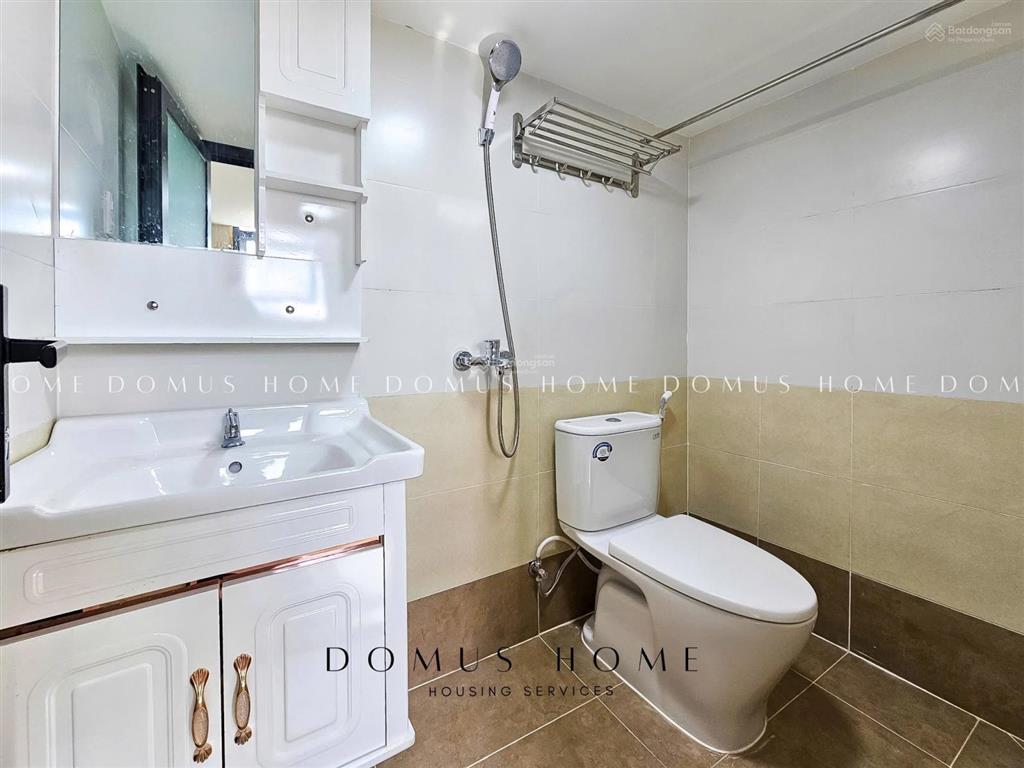 Phòng gác lửng đón nắng mới xây ngay bùi đình túy