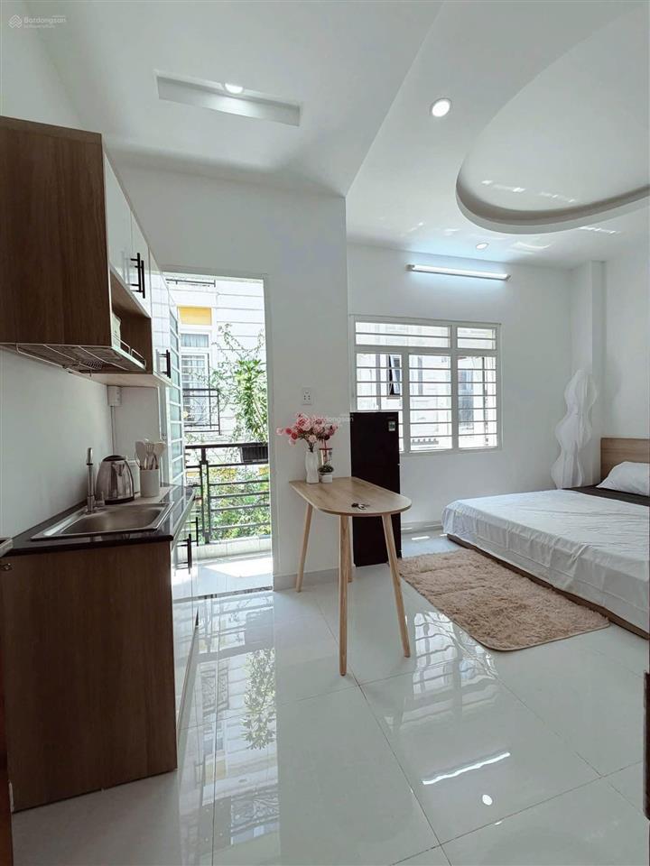 Phòng ban công thoáng, an ninh gần công viên lê thị riêng tân bình