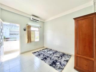 Phòng ban công thoáng an ninh gần etown cộng hòa