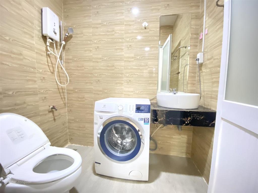 Phòng đẹp máy giặt riêng đón nắng gần chợ bàn cờ q3