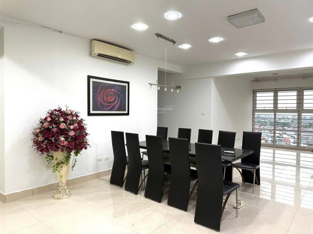 Bán căn hộ tầng trung ct10 kđt việt hưng, dt156m2, 4pn, 3vs, bàn giao full nt, sđcc, giá 9,45 tỷ