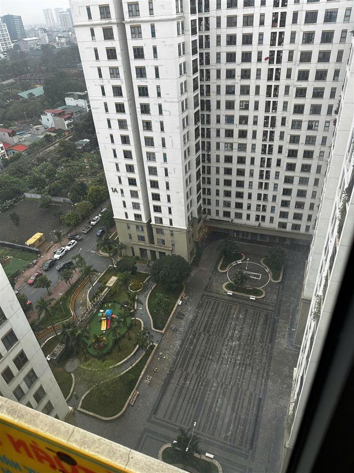 Bán căn hộ tầng trung hanoi homeland thượng thanh,dt59m2, 2ngủ,2vs, sđcc. giá 4,9 tỷ.  0972 858 ***