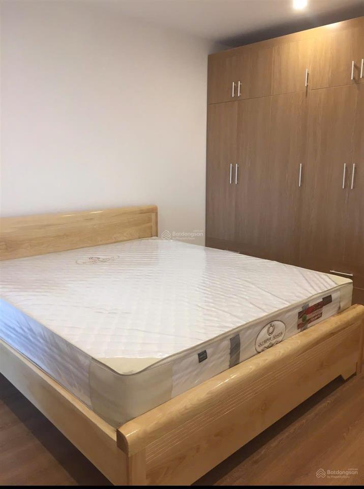 Bán căn hộ tầng trung dt 76m2,2 ngủ bàn giao full nt tại center point 110 cầu giấy. sđcc, giá 8,2tỷ