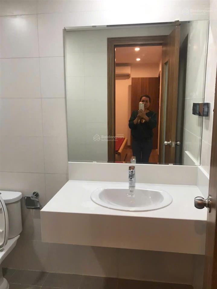 Bán căn hộ tầng trung dt 76m2,2 ngủ bàn giao full nt tại center point 110 cầu giấy. sđcc, giá 8,2tỷ