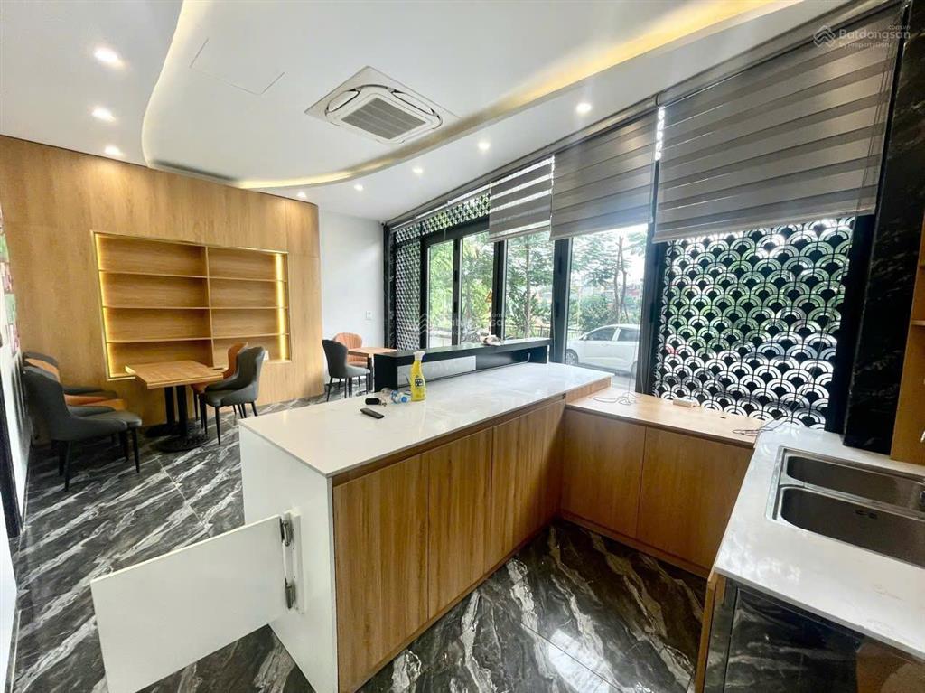 Bán nhà 2 mặt thoáng view hồ linh quang, dt44m2, 6 tầng, có thang máy, kinh doanh đỉnh, giá 25 tỷ.