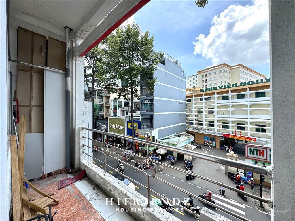 Duplex cửa sổ lớn full nội thất ngay trung tâm quận 5