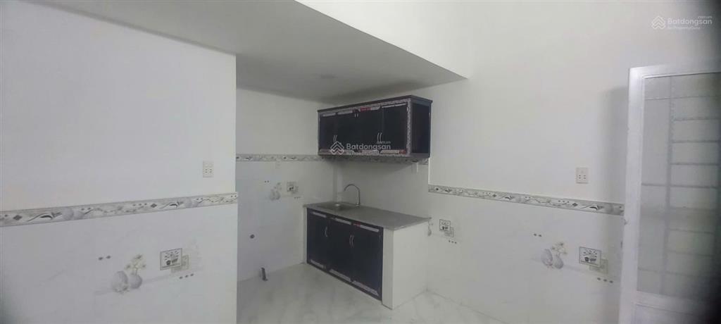 Bán nhà giá rẻ kế chợ xuân thới thượng 490 triệu, kế bên mặt tiền đường lớn 10 bước chân tới