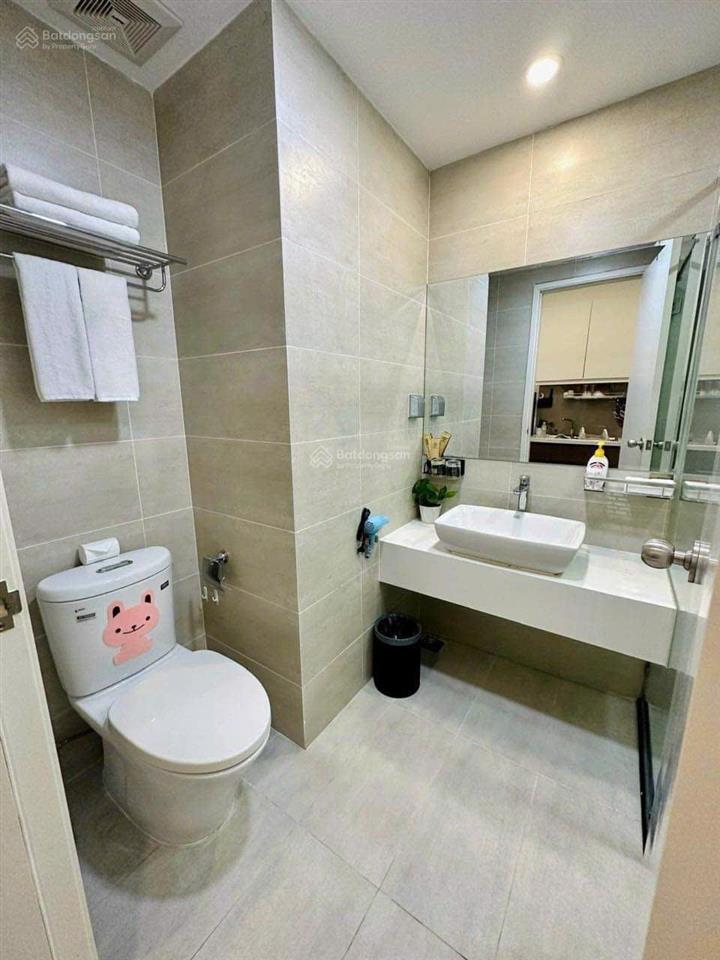 Cho thuê căn hộ central premium, dt 31m2, có một số nội thất, giá 7.5tr/th.  0906 788 ***  thắm