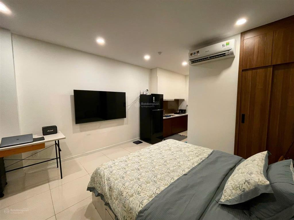 Cho thuê căn hộ central premium, dt 31m2, có một số nội thất, giá 7.5tr/th.  0906 788 ***  thắm