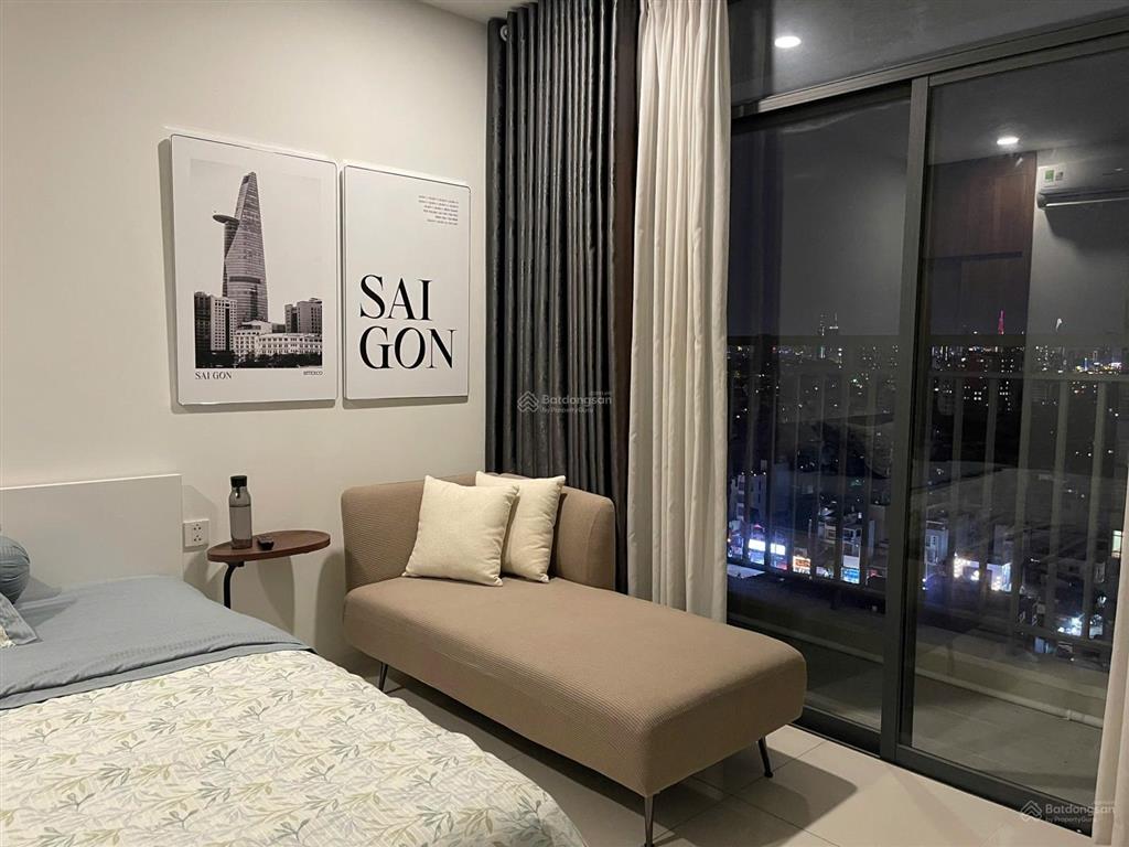 Cho thuê căn hộ central premium, dt 31m2, có một số nội thất, giá 7.5tr/th.  0906 788 ***  thắm