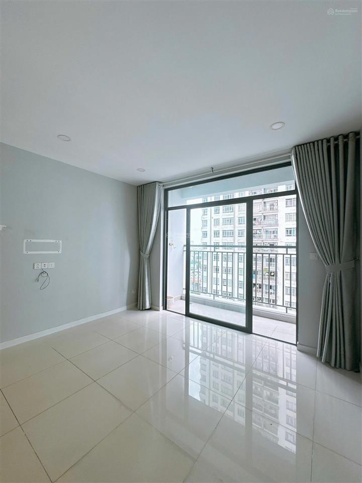 Bán căn hộ central premium off, dt 31m2, 1wc, nhà sạch đẹp, giá bán 2.1 tỷ.  0906 788 ***  thắm