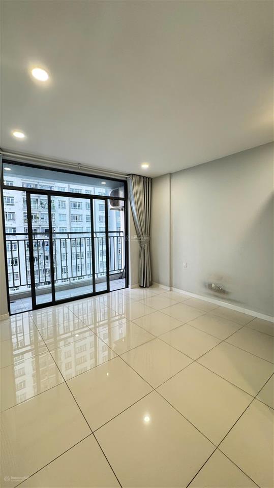 Bán căn hộ central premium off, dt 31m2, 1wc, nhà sạch đẹp, giá bán 2.1 tỷ.  0906 788 ***  thắm