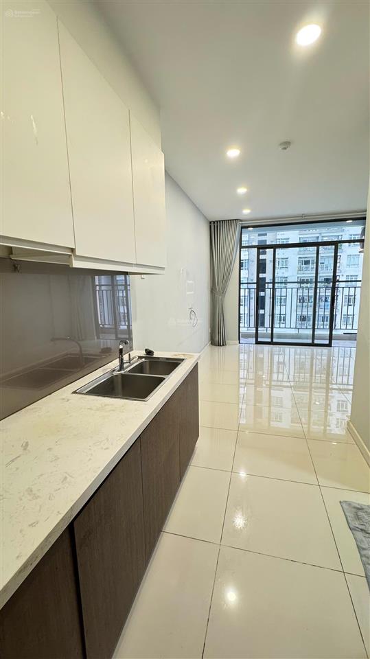 Bán căn hộ central premium off, dt 31m2, 1wc, nhà sạch đẹp, giá bán 2.1 tỷ.  0906 788 ***  thắm