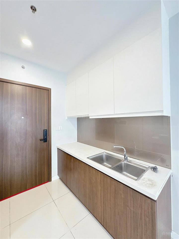 Bán căn hộ central premium off, dt 31m2, 1wc, nhà sạch đẹp, giá bán 2.1 tỷ.  0906 788 ***  thắm