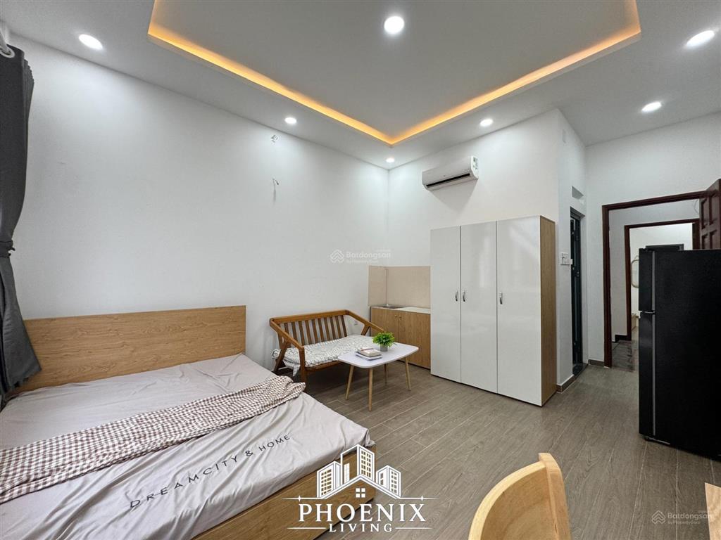 Ban công  phòng mới xây 100%  full nội thất  nằm ngay vườn lài  gần cầu sắt