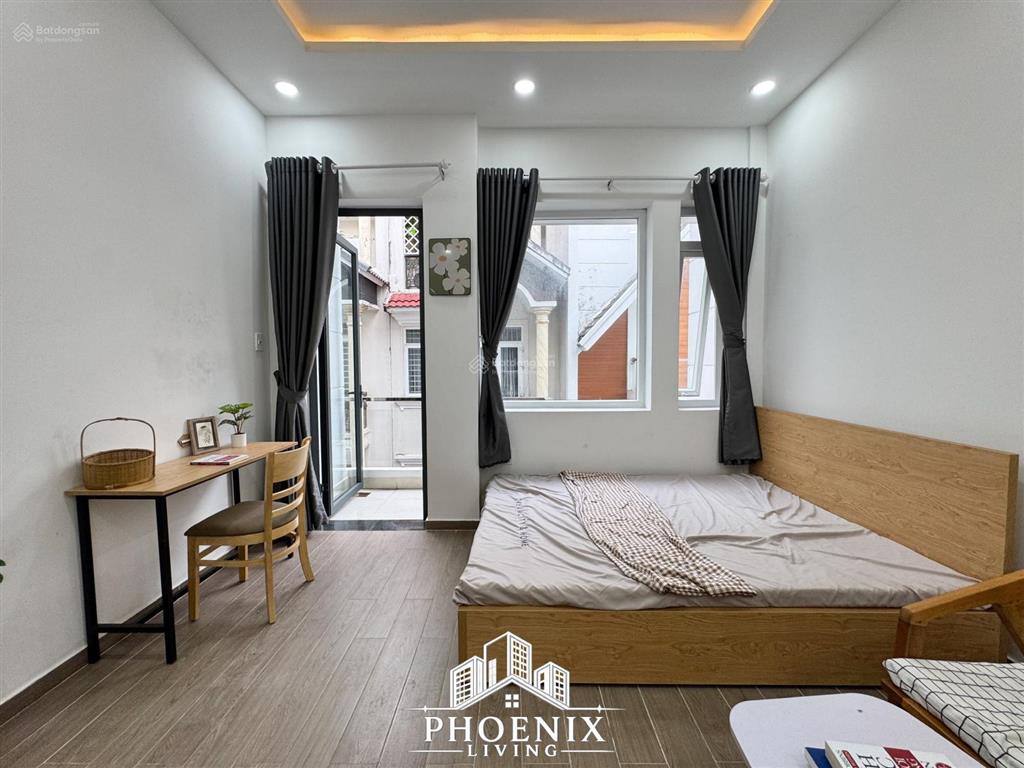 Ban công  phòng mới xây 100%  full nội thất  nằm ngay vườn lài  gần cầu sắt
