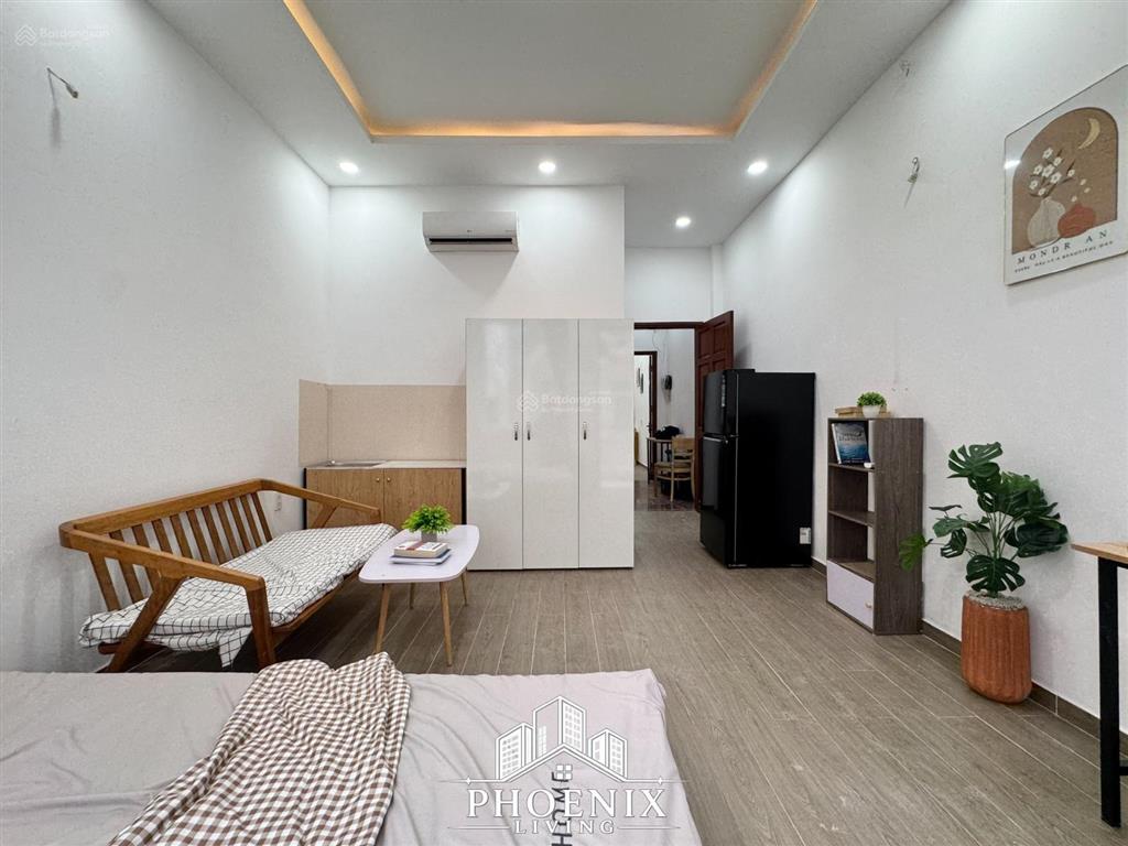 Ban công  phòng mới xây 100%  full nội thất  nằm ngay vườn lài  gần cầu sắt