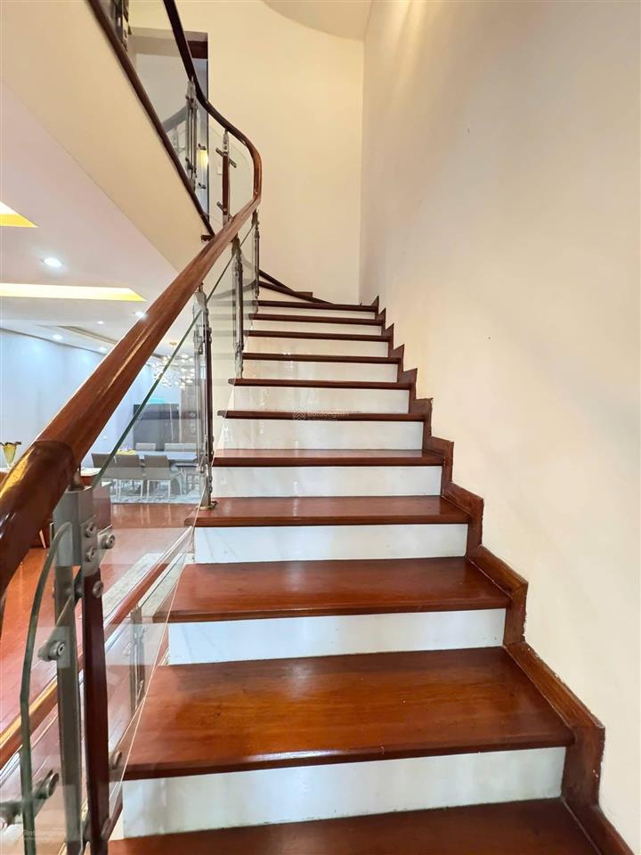 Bán nhà xuân la  ngoại giao đoàn 45m2, tthc mới thủ đô, ô tô, kinh doanh, full đồ hơn 8 tỷ