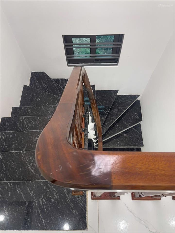 Cẩn bán gấp nhà xây đơn lập, 52m2 nhà thoáng trước và sau, trường chợ cực gần
