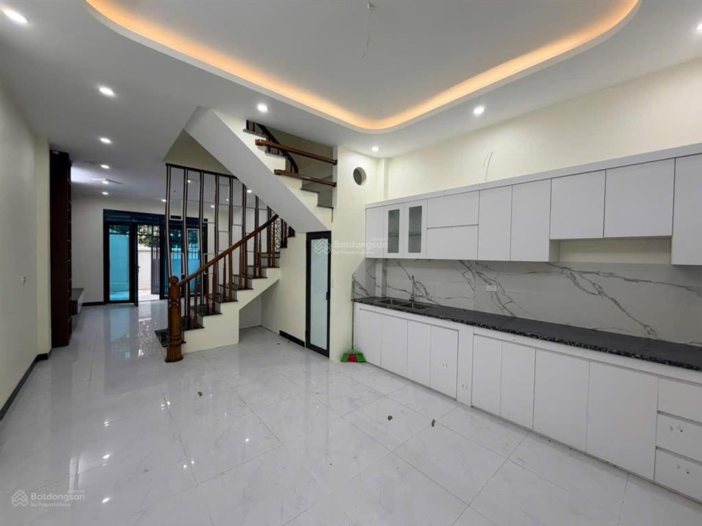 Nhà đẹp giá rẻ, tình lam đại thành, ô tô đỗ cửa. cách khu đô thị đô nghĩa 2,5km