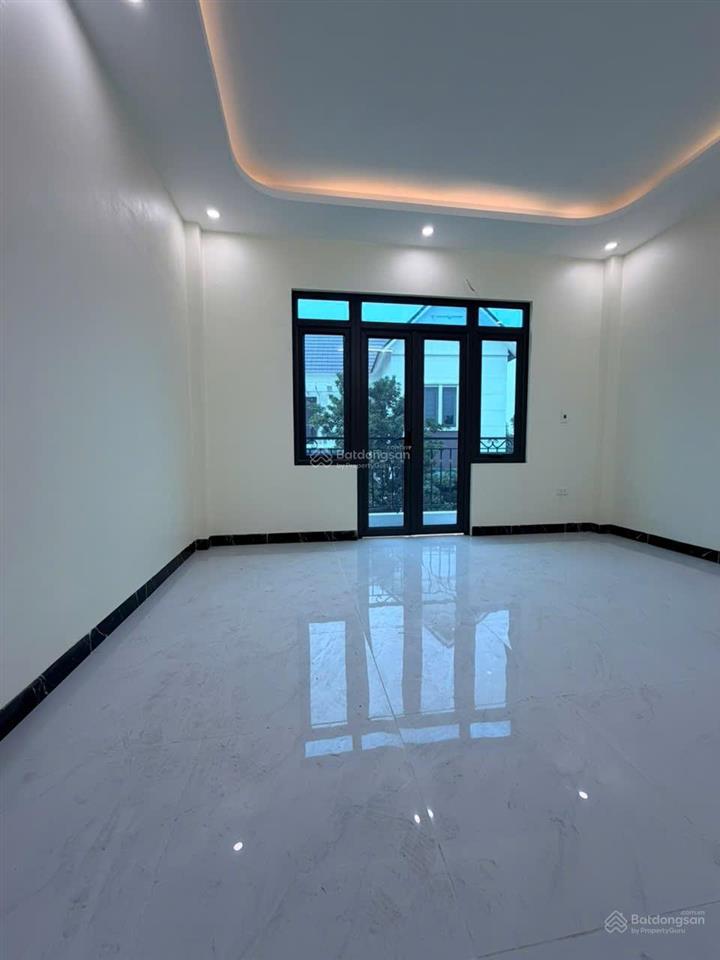 Nhà đẹp giá rẻ, tình lam đại thành, ô tô đỗ cửa. cách khu đô thị đô nghĩa 2,5km