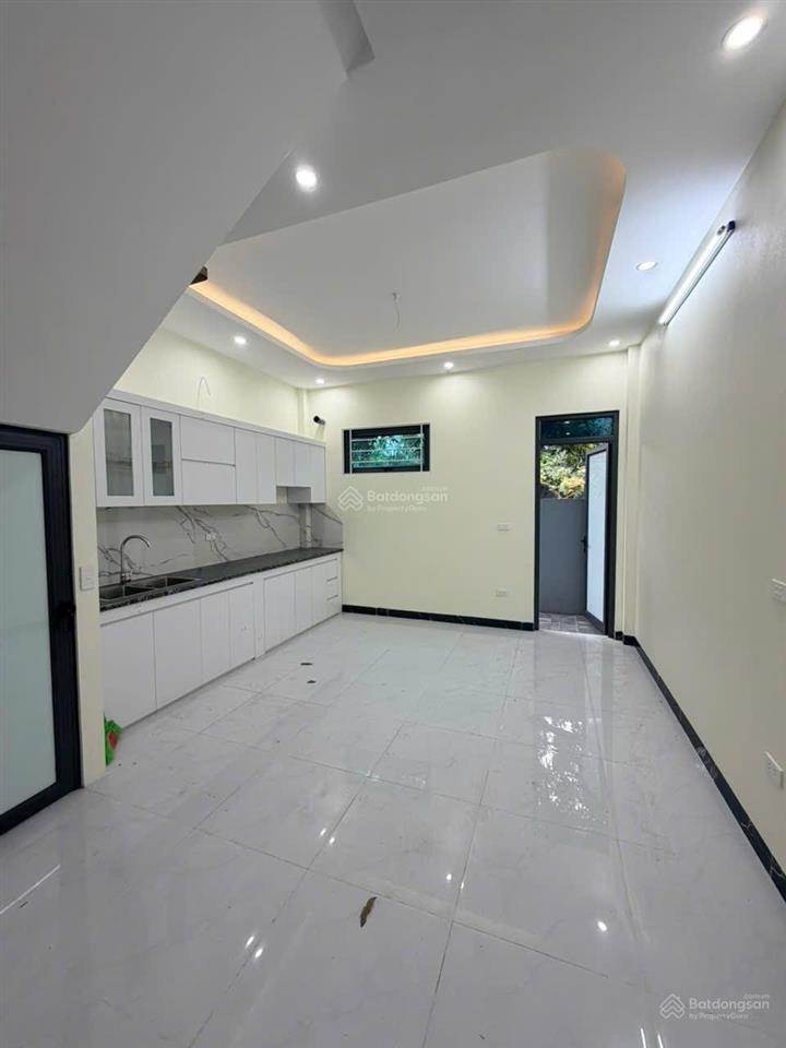 Nhà đẹp giá rẻ, tình lam đại thành, ô tô đỗ cửa. cách khu đô thị đô nghĩa 2,5km