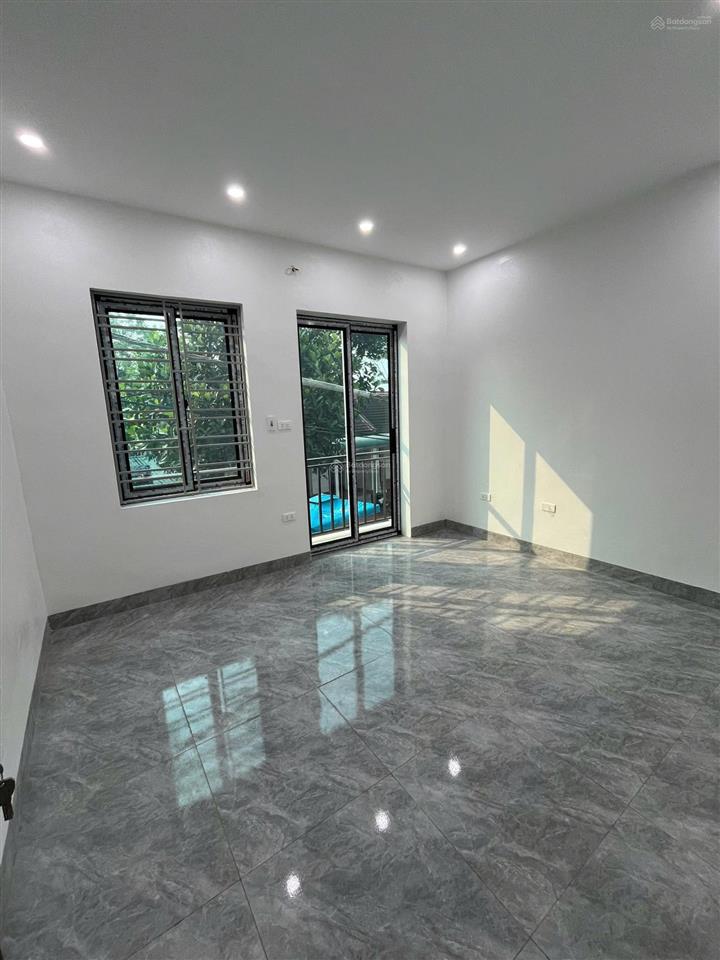 Hạ giá cần bán gấp nhà 4 tầng ô tô chạy thông dt 39m2 giá 2 tỷ900 còn thương lượng.