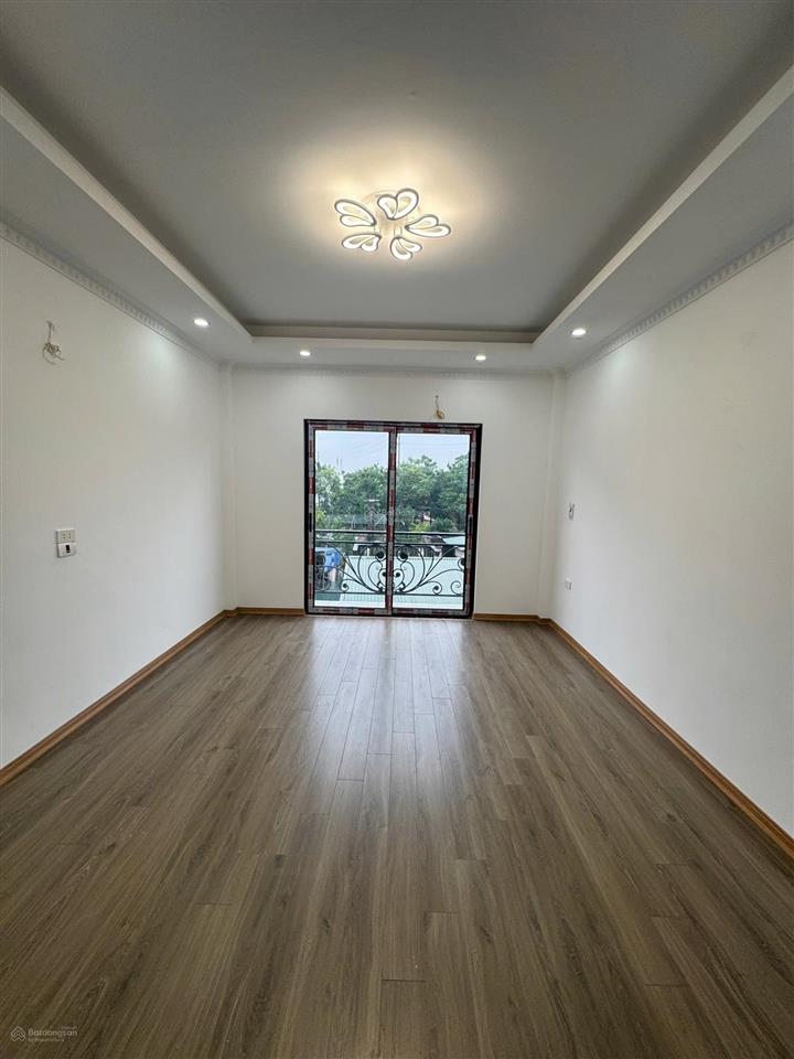 Cần bán gấp nhà 5 tầng cổ bản đồng mai ô tô đỗ cổng.