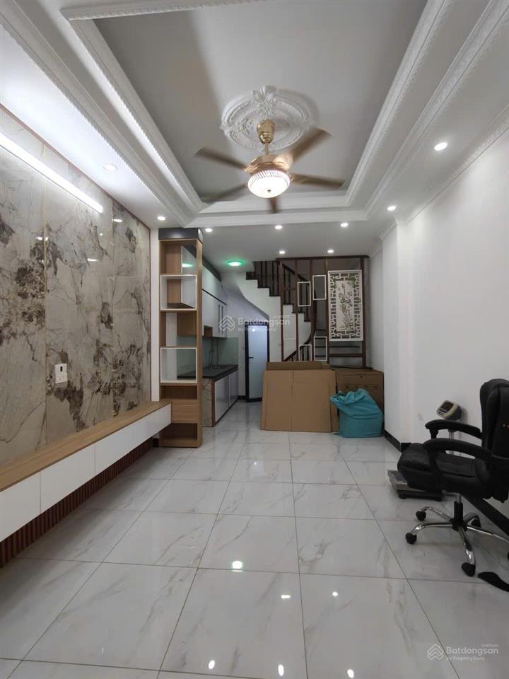 Cần bán gấp nhà 5 tầng cổ bản đồng mai ô tô đỗ cổng.