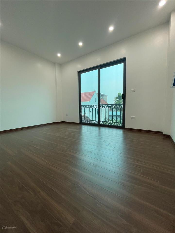 Giảm sâu cần bán gấp nhà đơn lập  4 tầng  dt 40m2  ô tô đỗ cửa sát vành đai 4.