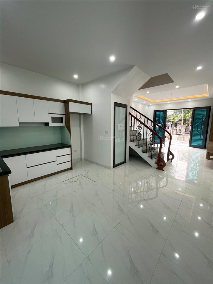 Giảm sâu cần bán gấp nhà đơn lập  4 tầng  dt 40m2  ô tô đỗ cửa sát vành đai 4.
