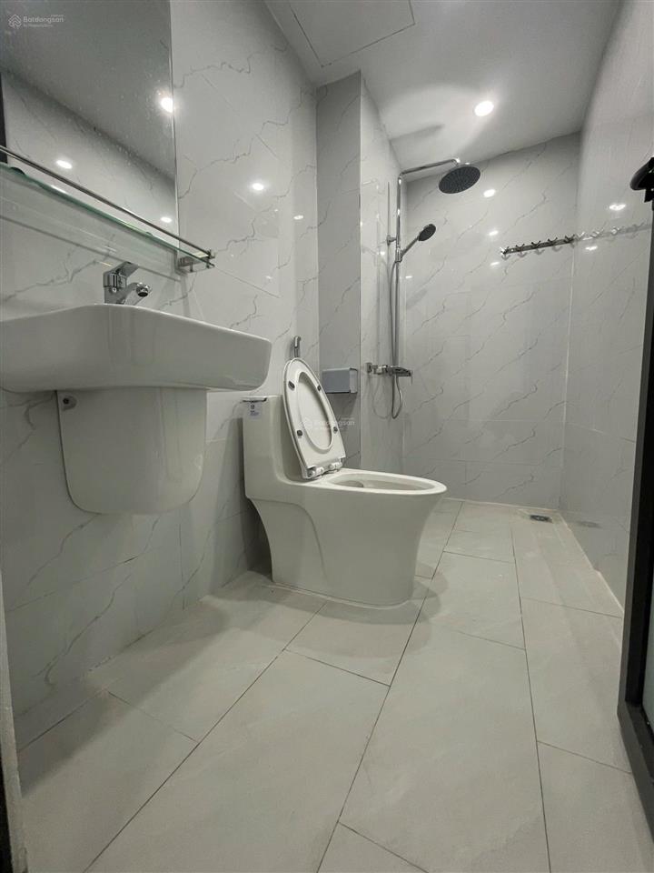 Giảm sâu cần bán gấp nhà đơn lập  4 tầng  dt 40m2  ô tô đỗ cửa sát vành đai 4.
