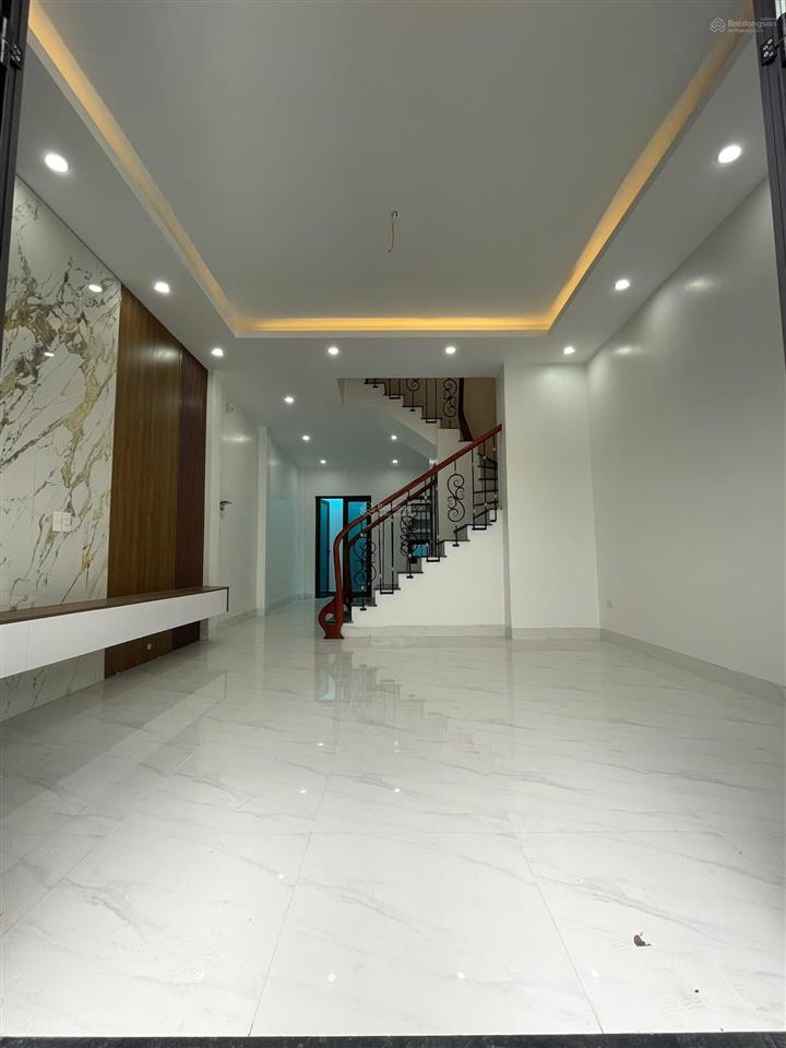 Giảm sâu cần bán gấp nhà đơn lập  4 tầng  dt 40m2  ô tô đỗ cửa sát vành đai 4.