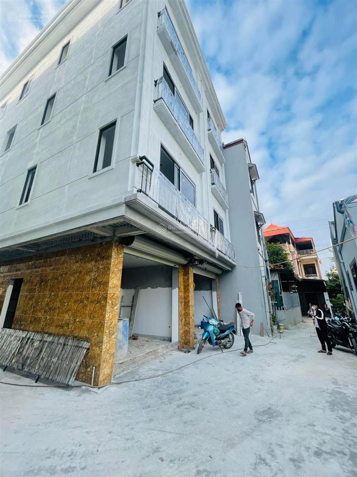 Nhà xây đơn lập chắc chắn. ô tô đỗ cửa. ngay đại lộ tl