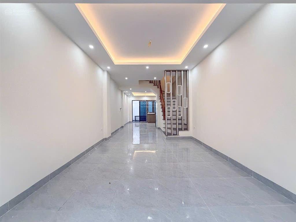Nhà xây đơn lập chắc chắn. ô tô đỗ cửa. ngay đại lộ tl