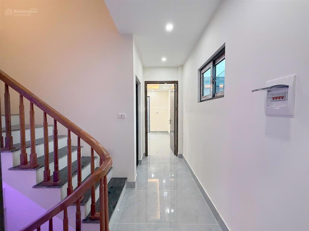 Nhà xây đơn lập chắc chắn. ô tô đỗ cửa. ngay đại lộ tl