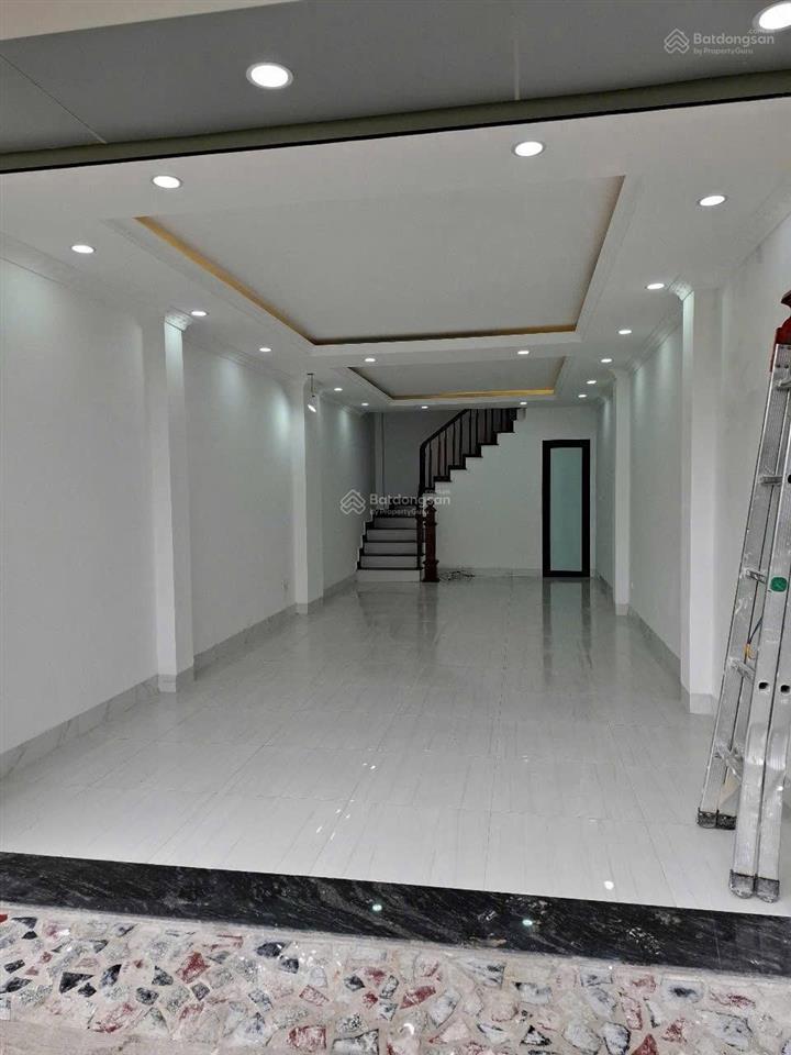 Nhà 4 tầng đường siêu rộng, thiết kế gara ô tô, cách đại lộ tl 350m.