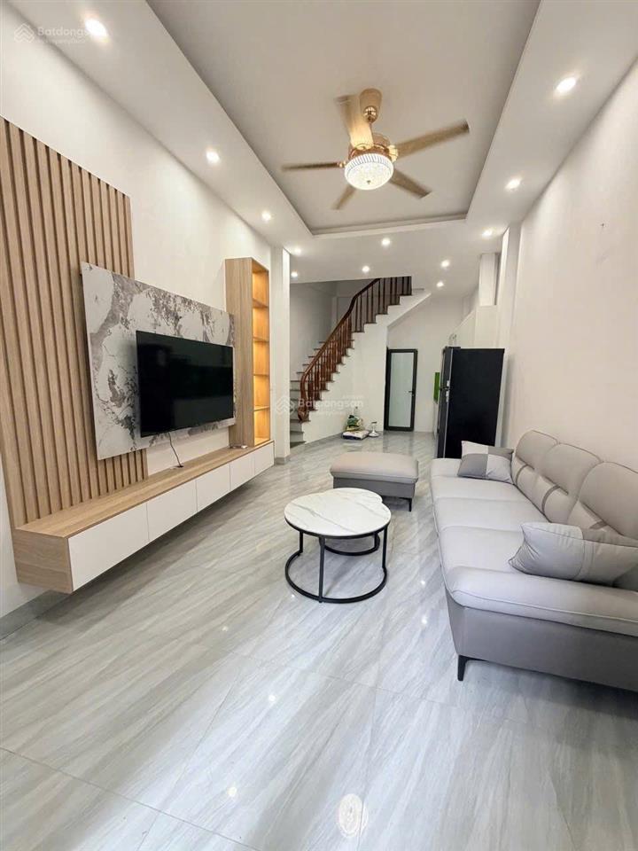 Chính chủ bán nhà 4 tầng thị trấn chúc sơn, ngay mặt ql6, tàu điện trên cao.