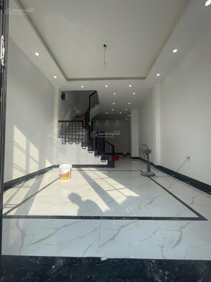 Chính chủ bán nhà 64m2 xây 4 tầng tại đồng lư, hưng đạo ô tô đỗ trước cửa. cách mỹ đình 15km