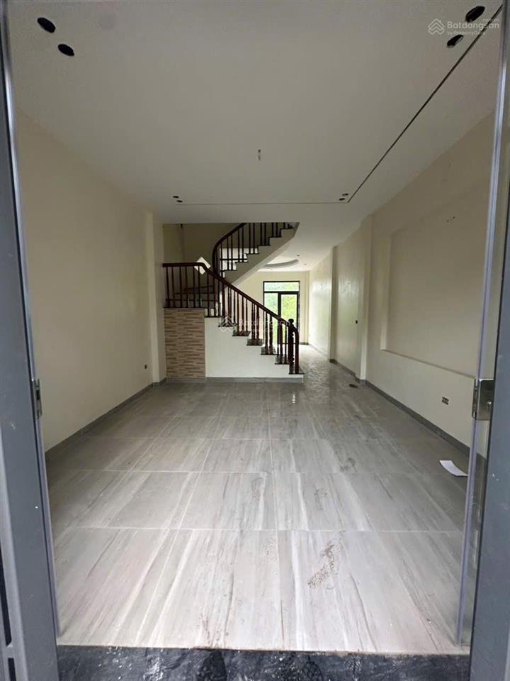 Giảm sâu bán nhà phượng đồng phụng châu, ô tô đỗ cửa, dt 50m² cần sẵn 1 tỷ nhận nhà