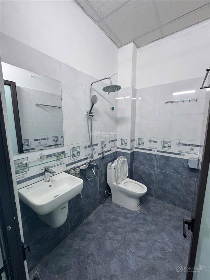 Cần bán nhà 52m2 xây 4 tầng, 4 phòng ngủ, giáp đông la, khu đô thị đô nghĩa