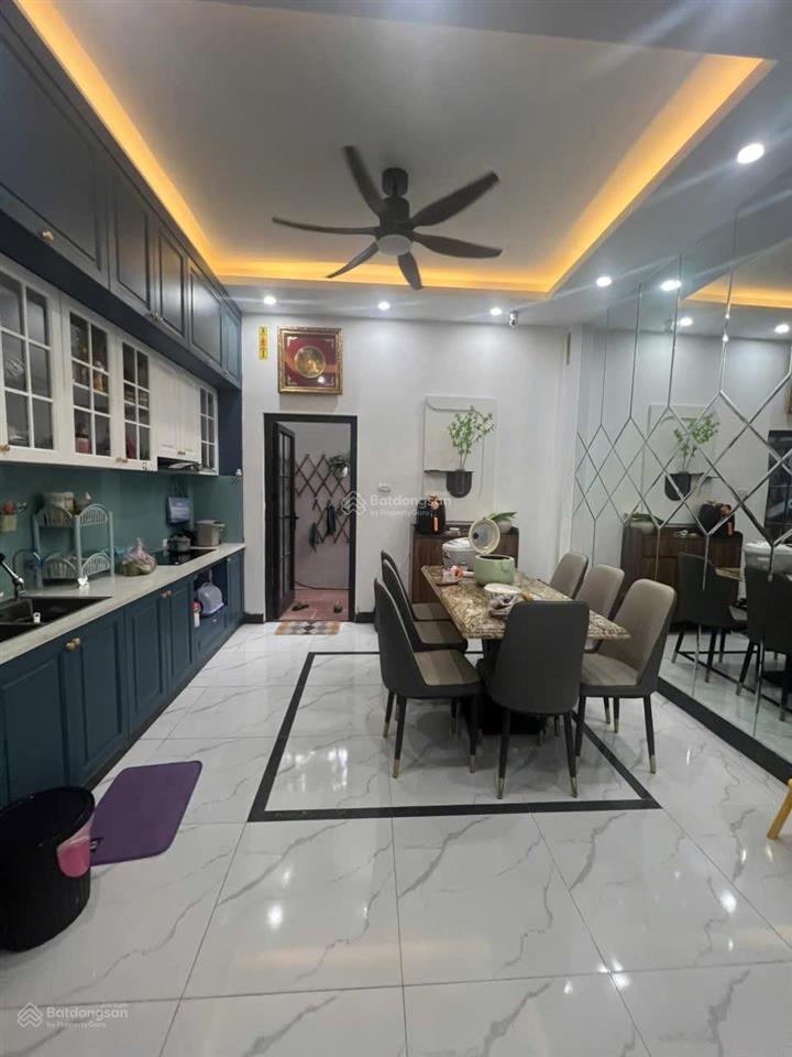 Bán gấp nhà 52m2  xây 3 tầng  ngay đại lộ tl, ô tô đỗ cổng, giá 3 tỷ 180 có tl.