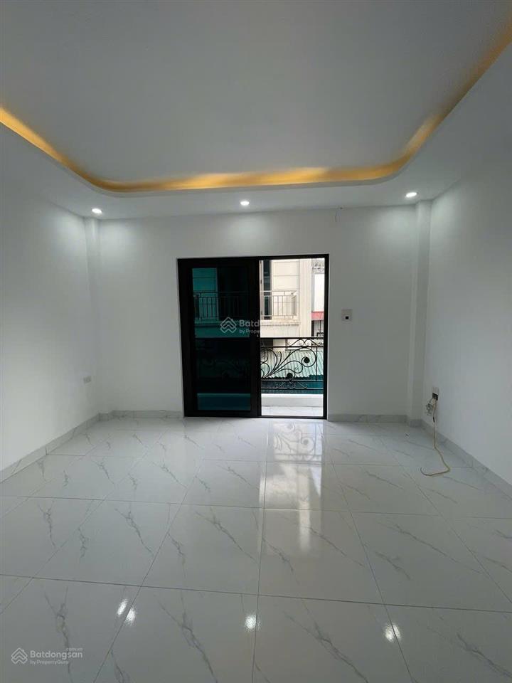 Nhà xây độc lập  ô tô đỗ cửa dt 43,3m2  giá 3 tỷ 580 có tl  trường chợ gần  ngay đại lộ tl