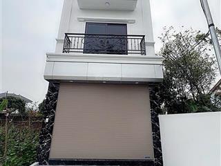 Nhà xây độc lập  ô tô đỗ cửa dt 43,3m2  giá 3 tỷ 580 có tl  trường chợ gần  ngay đại lộ tl