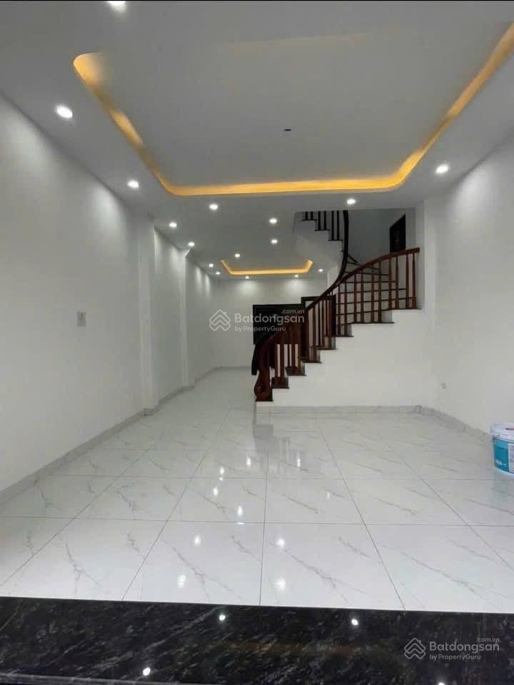 Nhà xây độc lập  ô tô đỗ cửa dt 43,3m2  giá 3 tỷ 580 có tl  trường chợ gần  ngay đại lộ tl