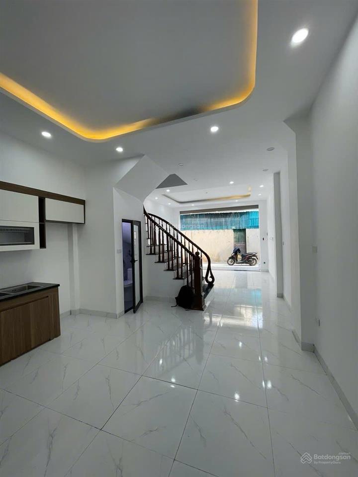 Nhà xây độc lập  ô tô đỗ cửa dt 43,3m2  giá 3 tỷ 580 có tl  trường chợ gần  ngay đại lộ tl