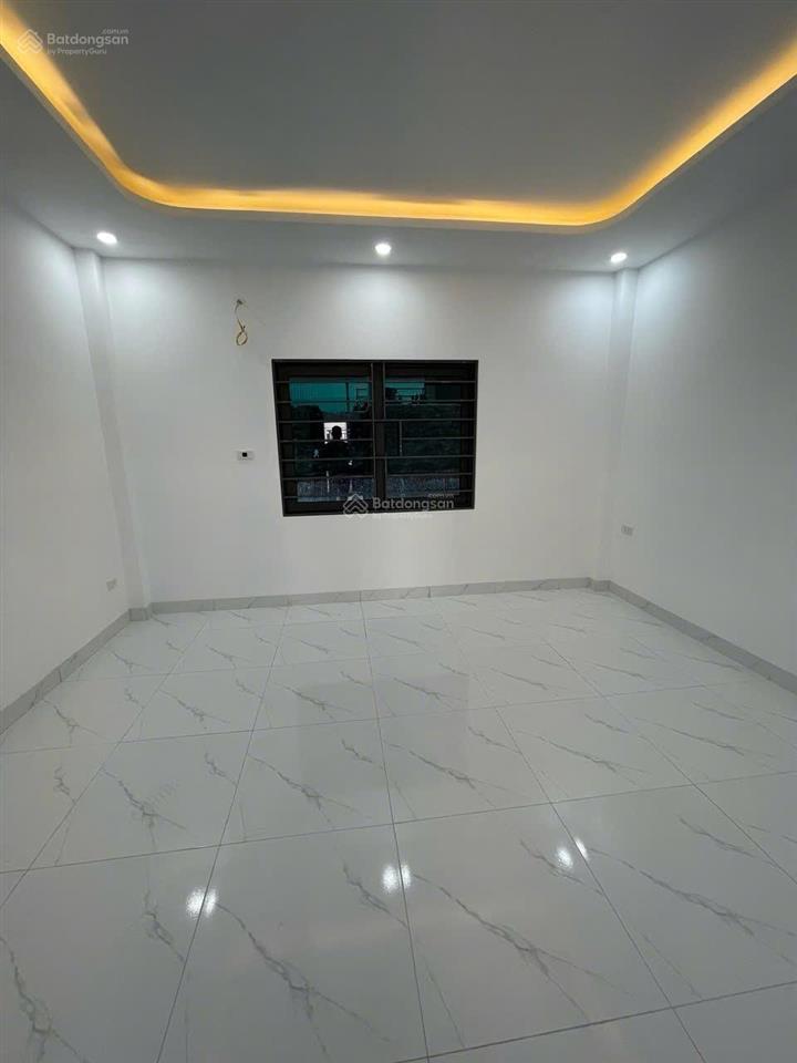 Nhà xây độc lập  ô tô đỗ cửa dt 43,3m2  giá 3 tỷ 580 có tl  trường chợ gần  ngay đại lộ tl