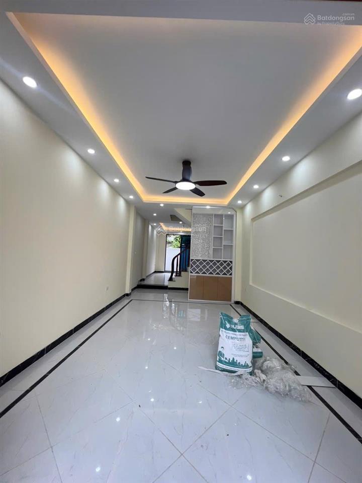 Cần bán nhà 50m2 nằm ngay đường đôi chúc sơn, ô tô đỗ trước cửa.