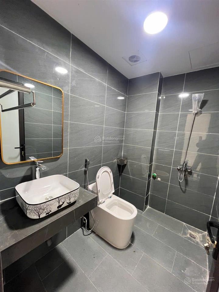 Cần bán nhà 50m2 nằm ngay đường đôi chúc sơn, ô tô đỗ trước cửa.